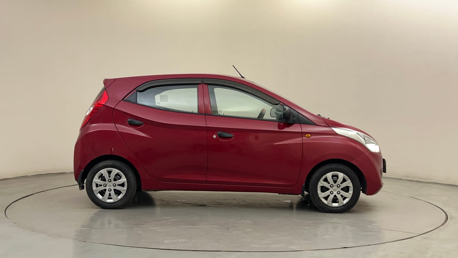 Used 2015 Hyundai Eon Magna + Petrol Manual exterior RIGHT SIDE VIEW