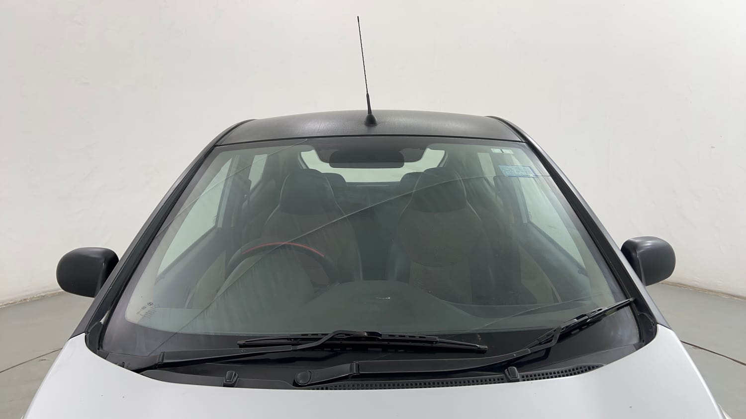 Used 2016 Hyundai Eon Magna Petrol Manual exterior FRONT WINDSHIELD VIEW