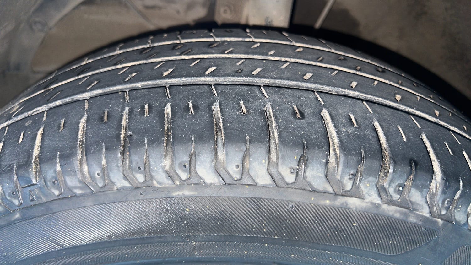 Used 2022 Maruti Suzuki XL6 Zeta AT Petrol Petrol Automatic tyres LEFT FRONT TYRE TREAD VIEW