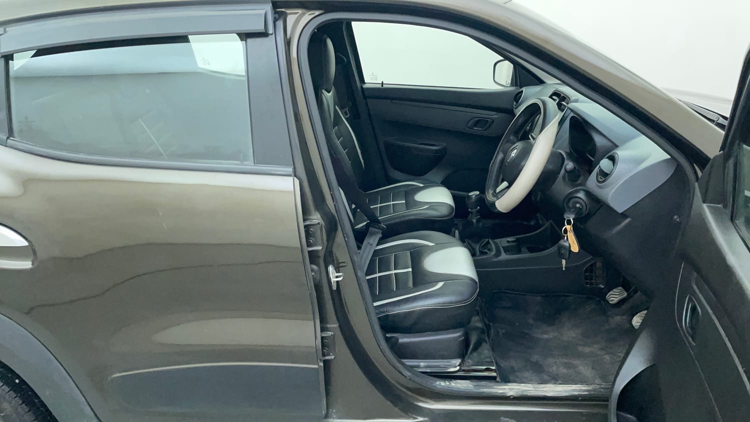 Used 2018 Renault Kwid RXT Petrol Manual interior RIGHT SIDE FRONT DOOR CABIN VIEW