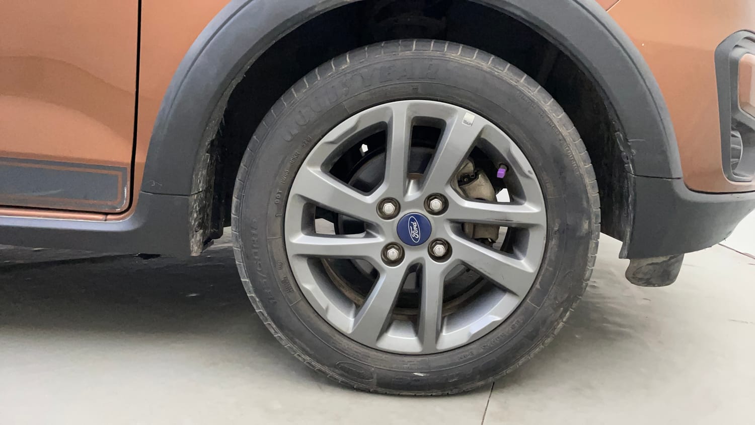 Used 2019 Ford Freestyle Titanium 1.2 Ti-VCT Petrol Manual tyres RIGHT FRONT TYRE RIM VIEW