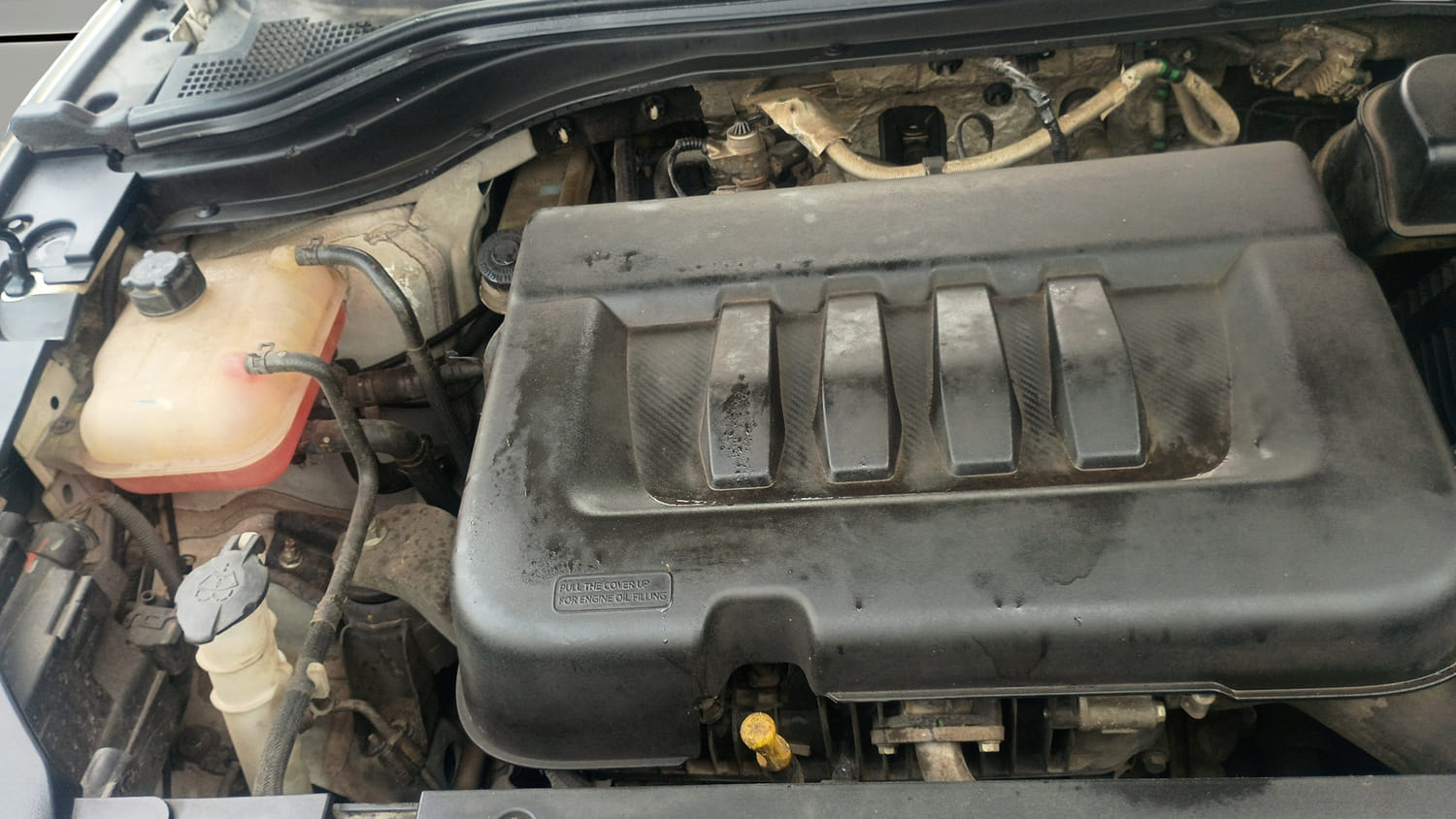 Used 2023 Mahindra XUV700 AX 7 Luxury Pack Diesel MT 7 STR Diesel Manual engine ENGINE RIGHT SIDE VIEW