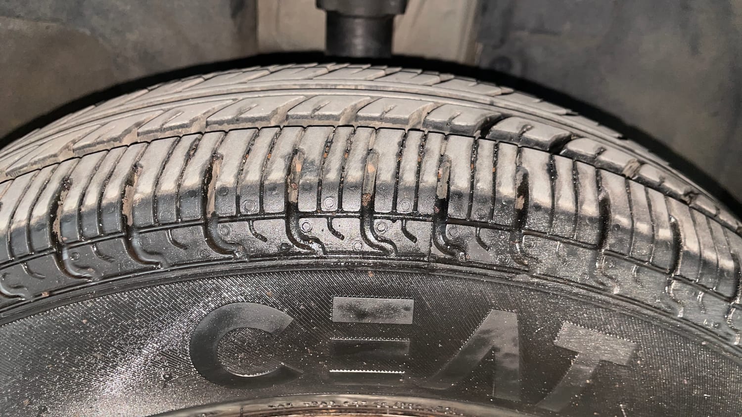 Used 2016 Renault Kwid RXT Petrol Manual tyres RIGHT FRONT TYRE TREAD VIEW