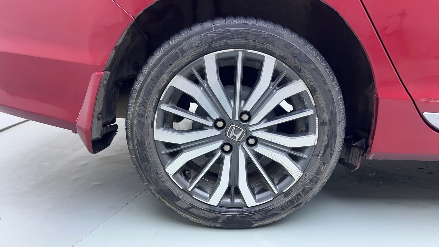 Used 2019 Honda City ZX CVT Petrol Petrol Automatic tyres RIGHT REAR TYRE RIM VIEW