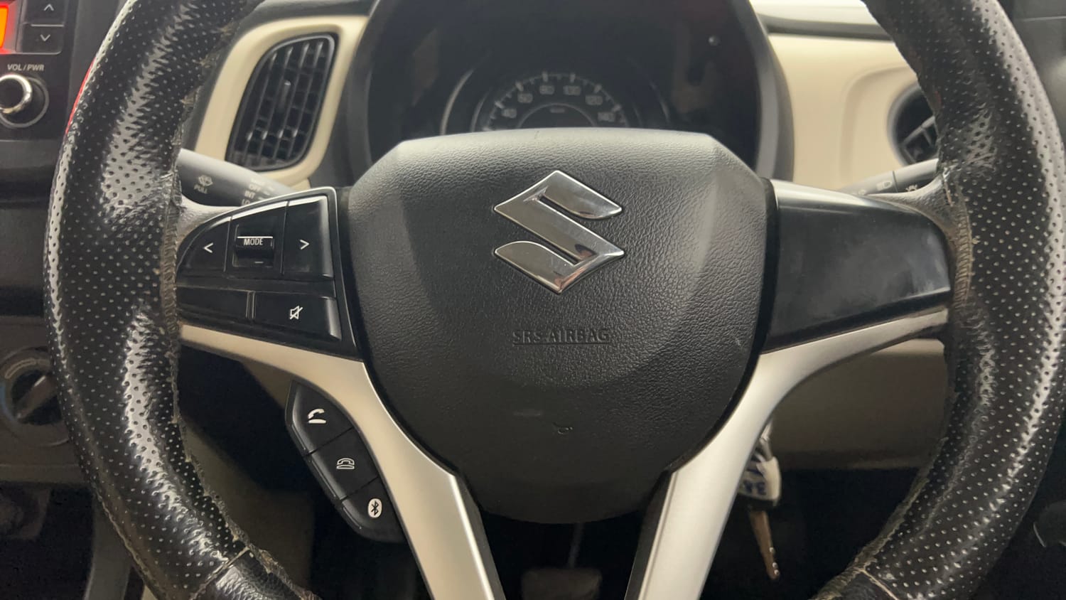 Used 2019 Maruti Suzuki Wagon R VXi 1.2 AMT Petrol Automatic top_features Steering mounted controls