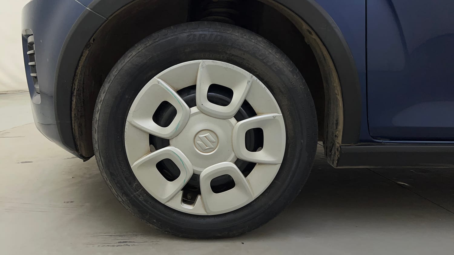 Used 2020 Maruti Suzuki Ignis Delta 1.2 AMT Petrol Automatic tyres LEFT FRONT TYRE RIM VIEW
