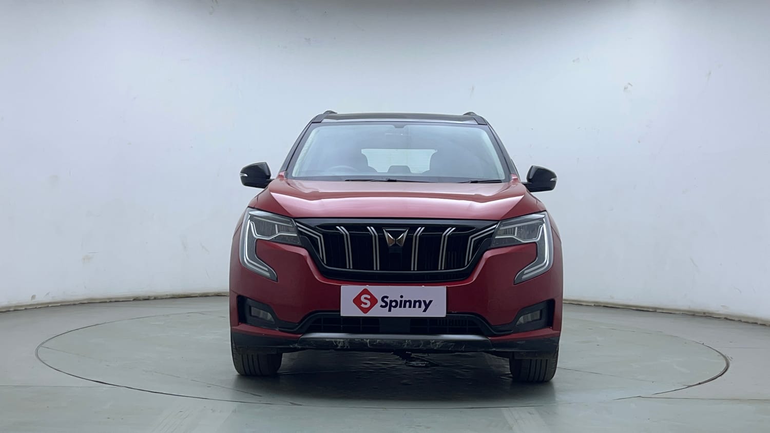 Used 2024 Mahindra XUV700 AX 5 Petrol AT 5 STR Petrol Automatic exterior FRONT VIEW