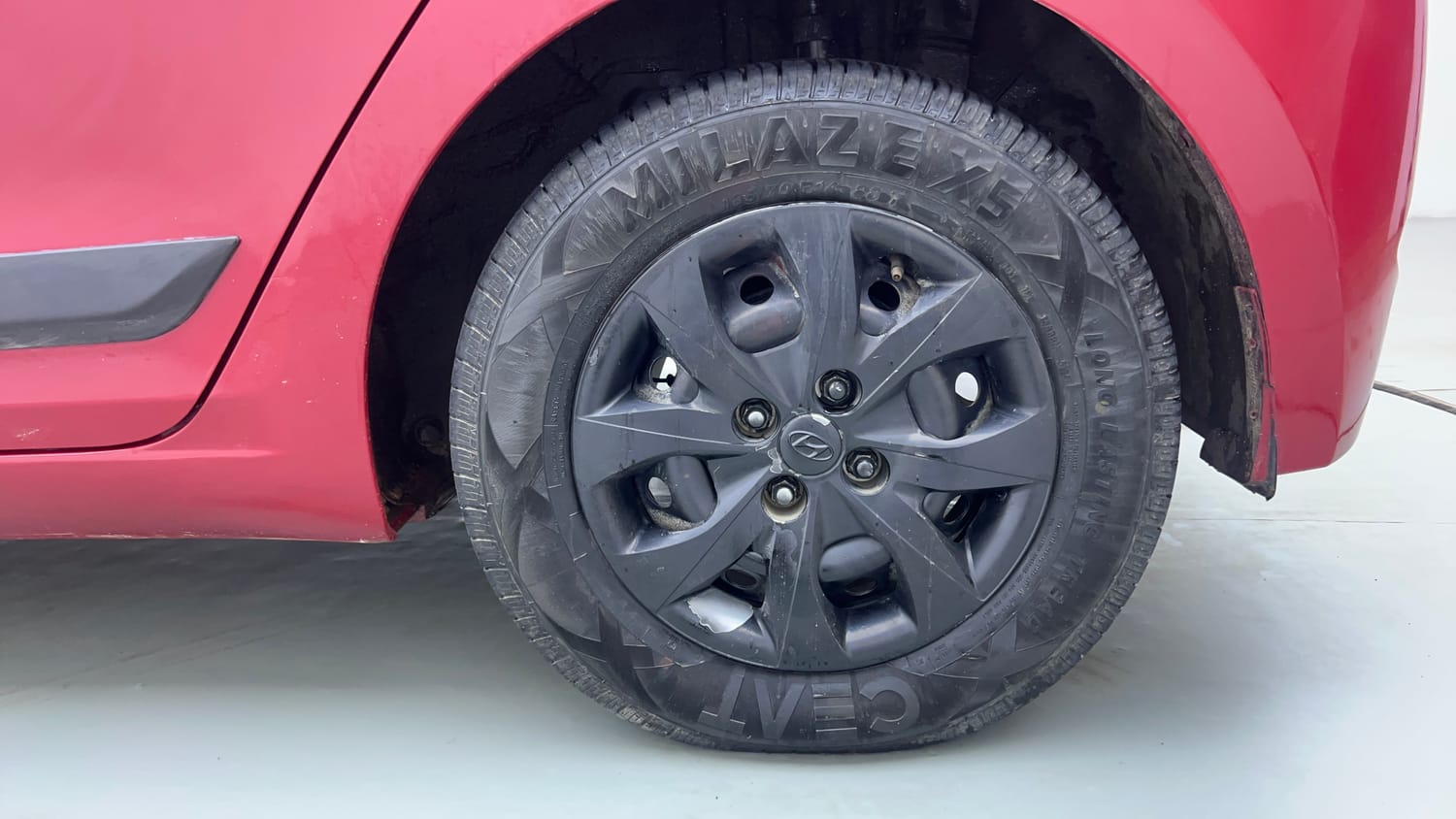 Used 2017 Hyundai Elite i20 Sportz 1.2 CNG (Outside fitted) Cng Manual tyres LEFT REAR TYRE RIM VIEW