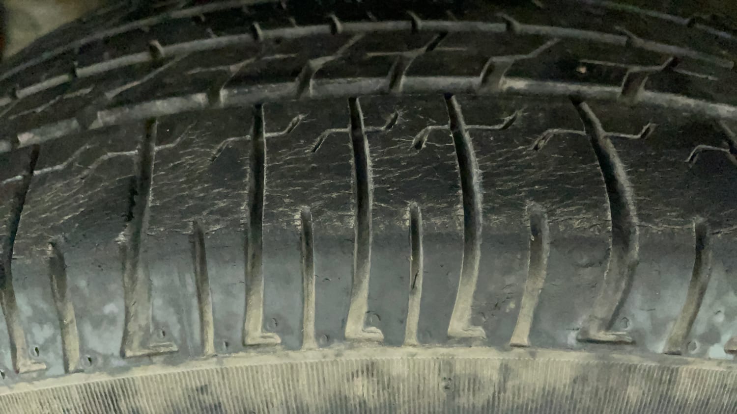 Used 2023 Mahindra XUV 300 W6 1.2 Petrol AMT Petrol Automatic tyres LEFT FRONT TYRE TREAD VIEW