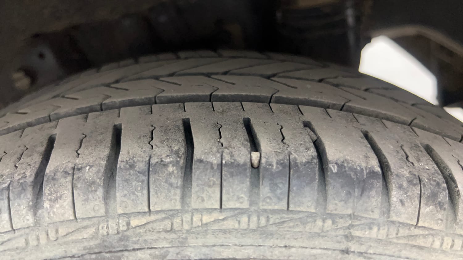 Used 2016 Hyundai Eon Magna Petrol Manual tyres LEFT REAR TYRE TREAD VIEW