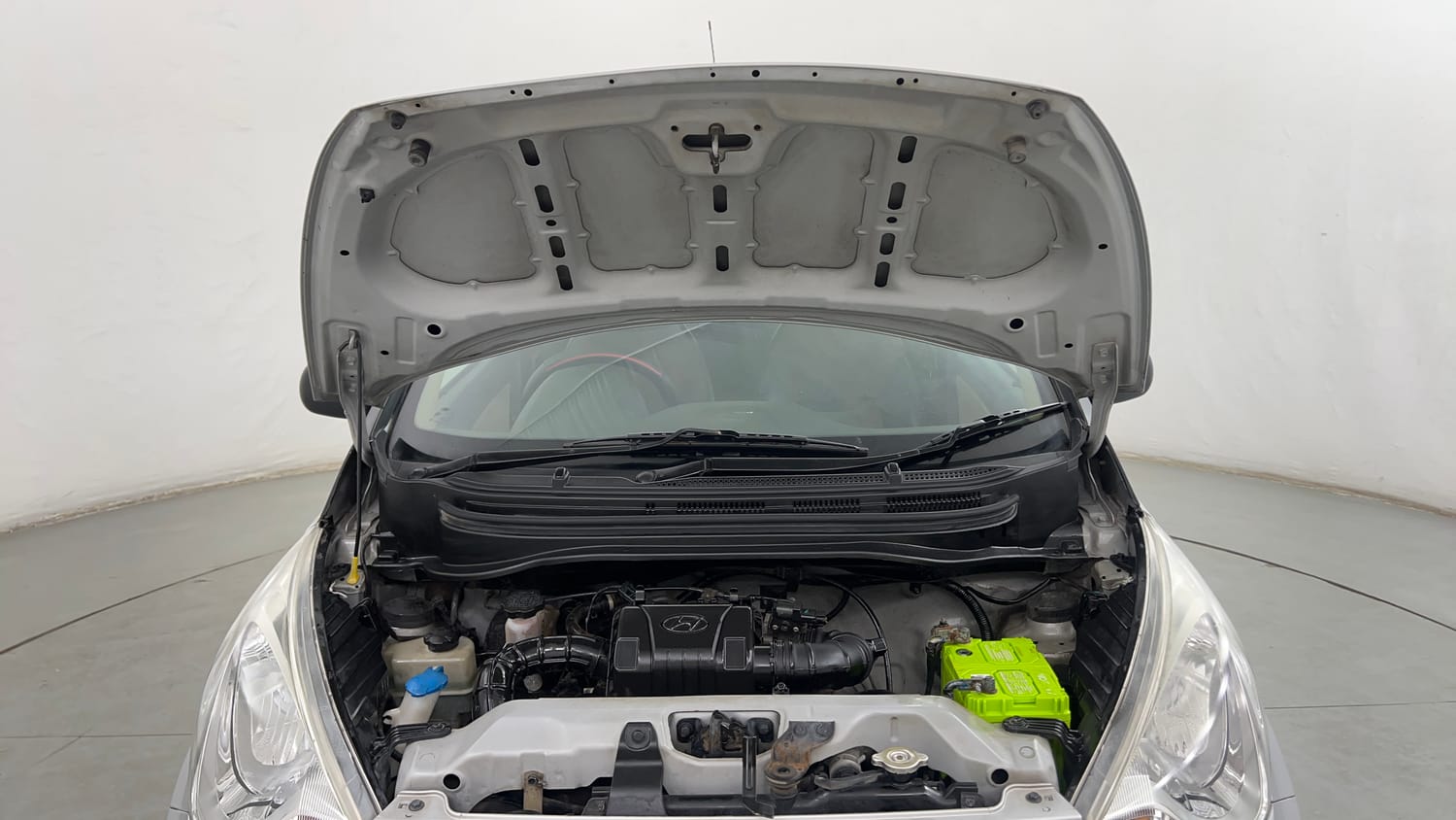 Used 2016 Hyundai Eon Magna Petrol Manual engine ENGINE & BONNET OPEN FRONT VIEW