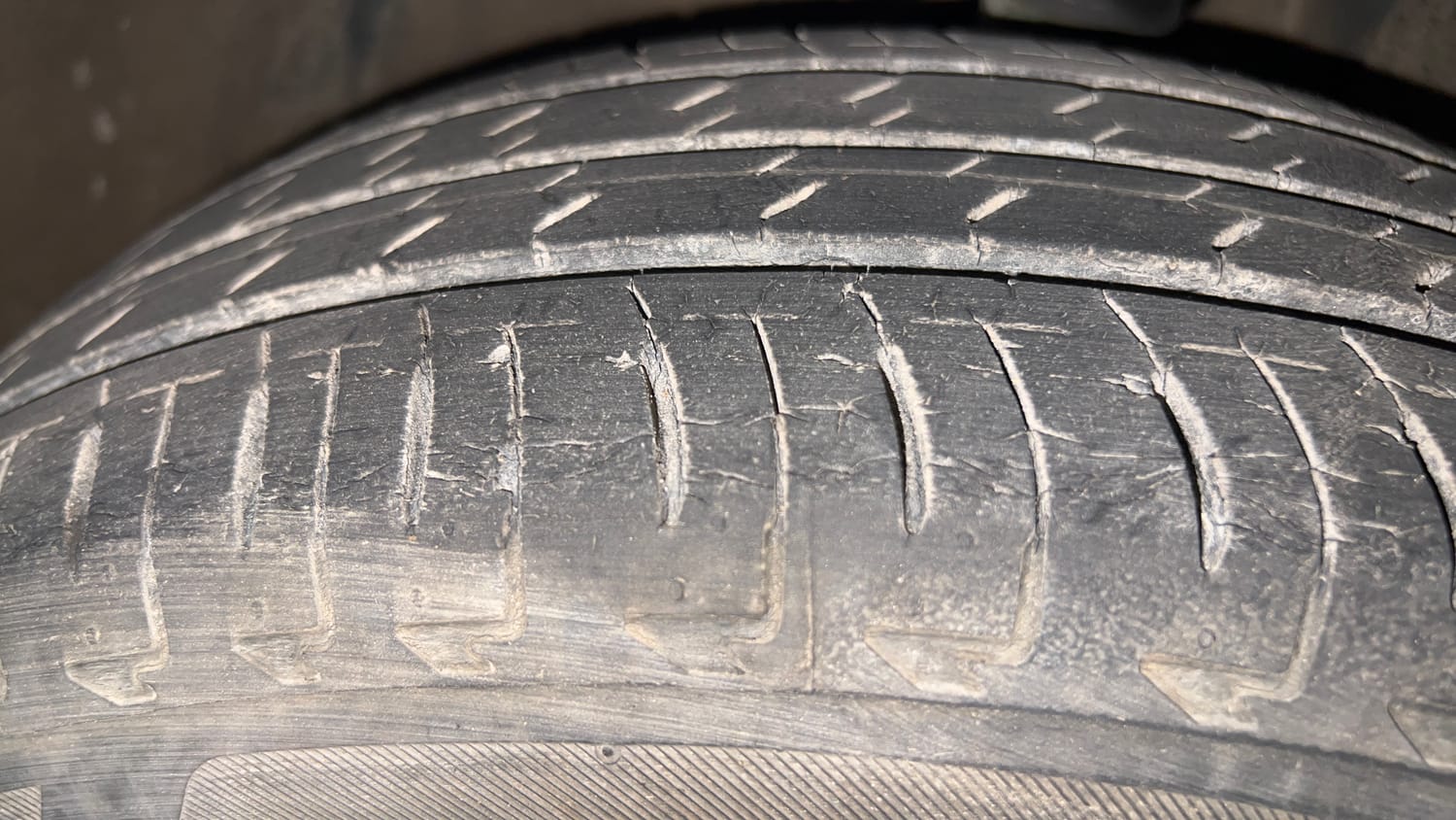 Used 2020 Maruti Suzuki Ignis Delta 1.2 AMT Petrol Automatic tyres RIGHT FRONT TYRE TREAD VIEW