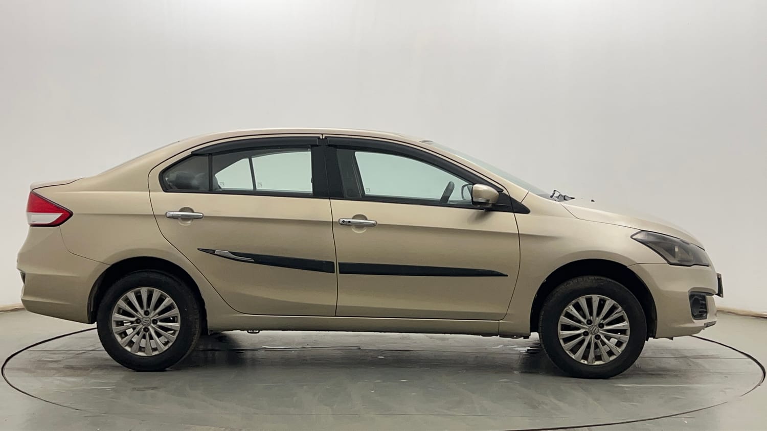 Used 2016 Maruti Suzuki Ciaz ZXi  AT Petrol Automatic exterior RIGHT SIDE VIEW