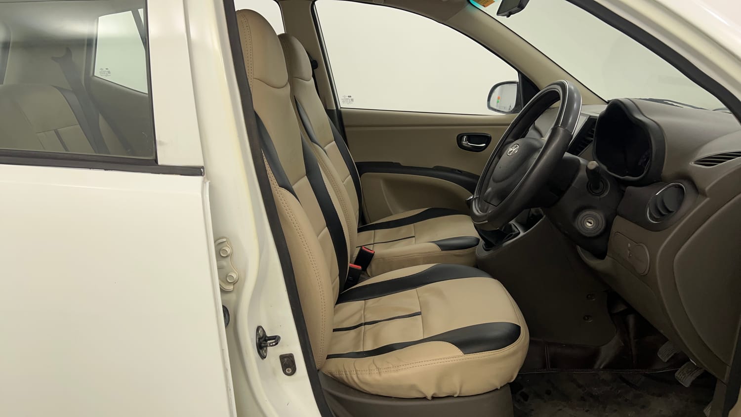 Used 2012 Hyundai i10 Magna 1.1 iRDE2 Petrol Manual interior RIGHT SIDE FRONT DOOR CABIN VIEW