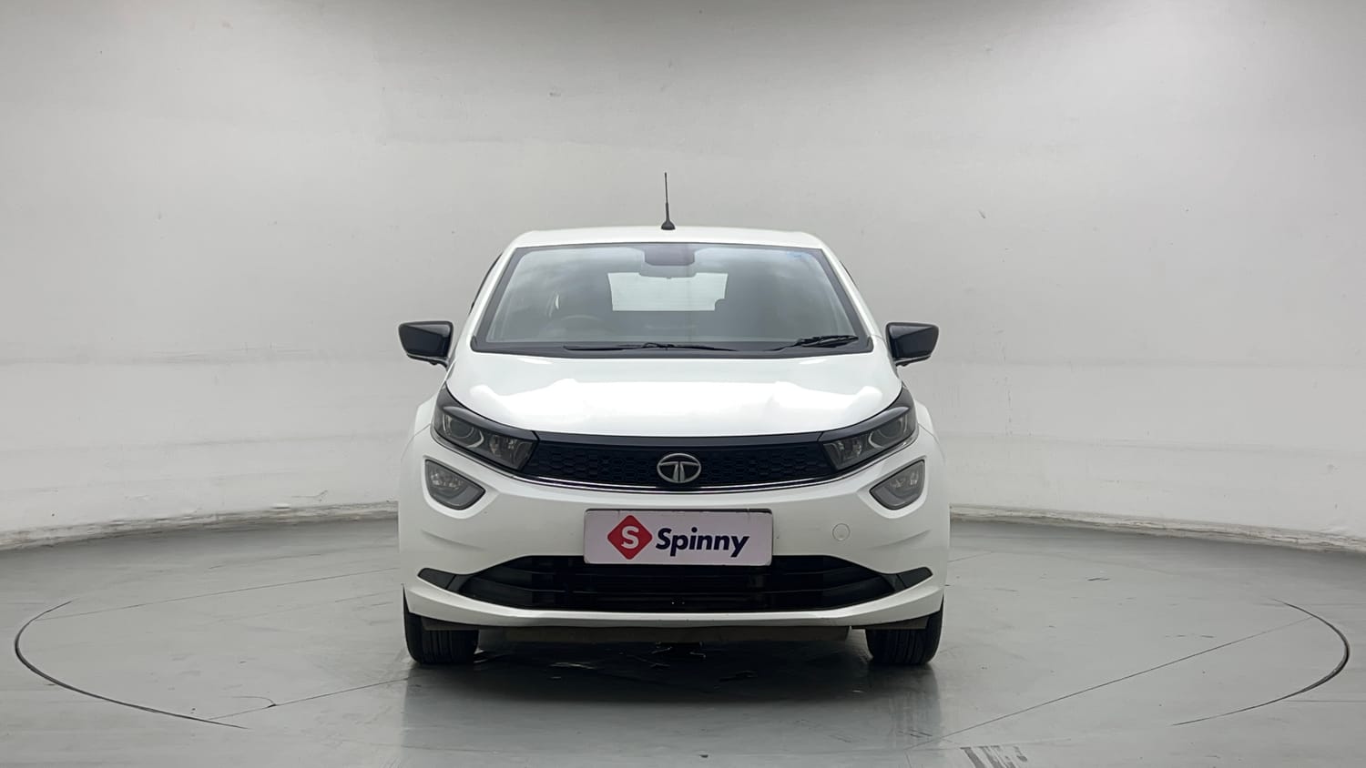 Used 2022 Tata Altroz XZA Petrol Petrol Automatic exterior FRONT VIEW