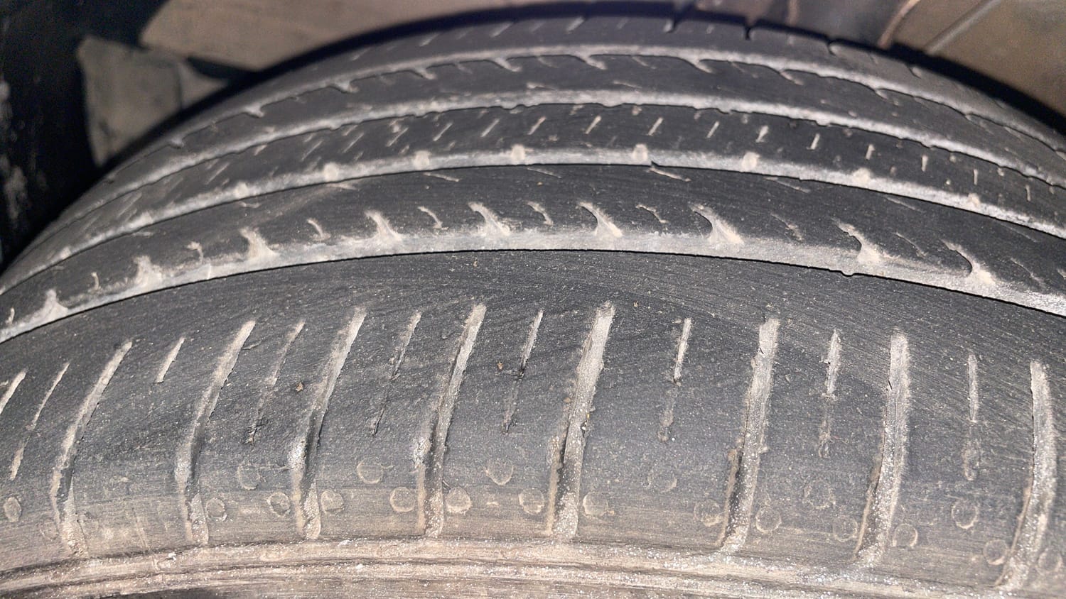 Used 2018 Maruti Suzuki Baleno Alpha 1.2 AT Petrol Automatic tyres LEFT FRONT TYRE TREAD VIEW
