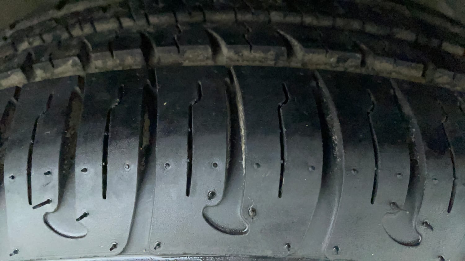 Used 2018 Hyundai Grand i10 Sportz (O) 1.2 Kappa VTVT Petrol Manual tyres RIGHT FRONT TYRE TREAD VIEW