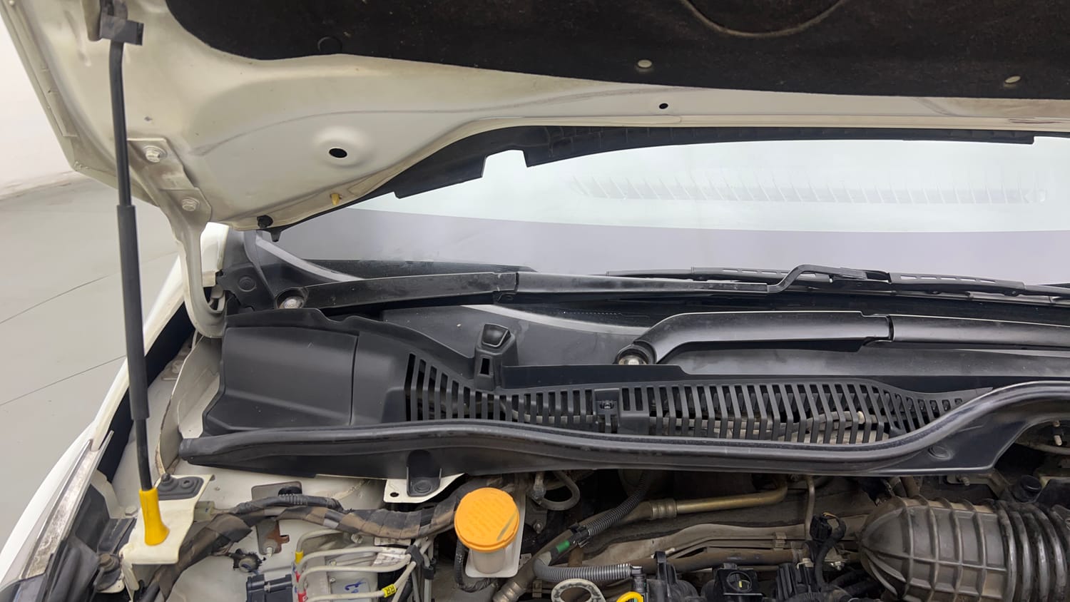 Used 2022 Tata Altroz XZA Petrol Petrol Automatic engine ENGINE RIGHT SIDE HINGE & APRON VIEW
