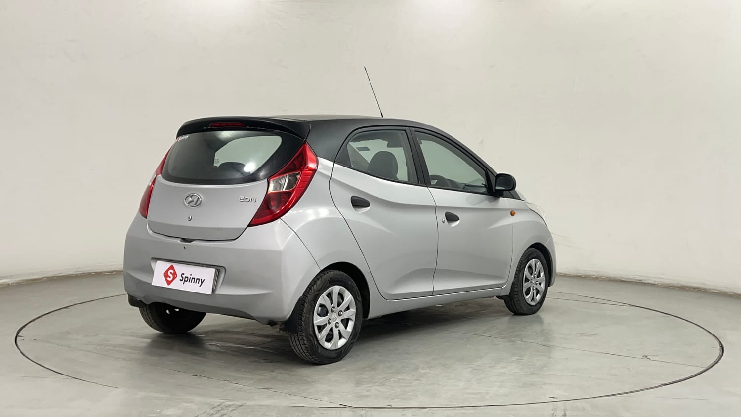 Used 2016 Hyundai Eon Magna Petrol Manual exterior RIGHT REAR CORNER VIEW