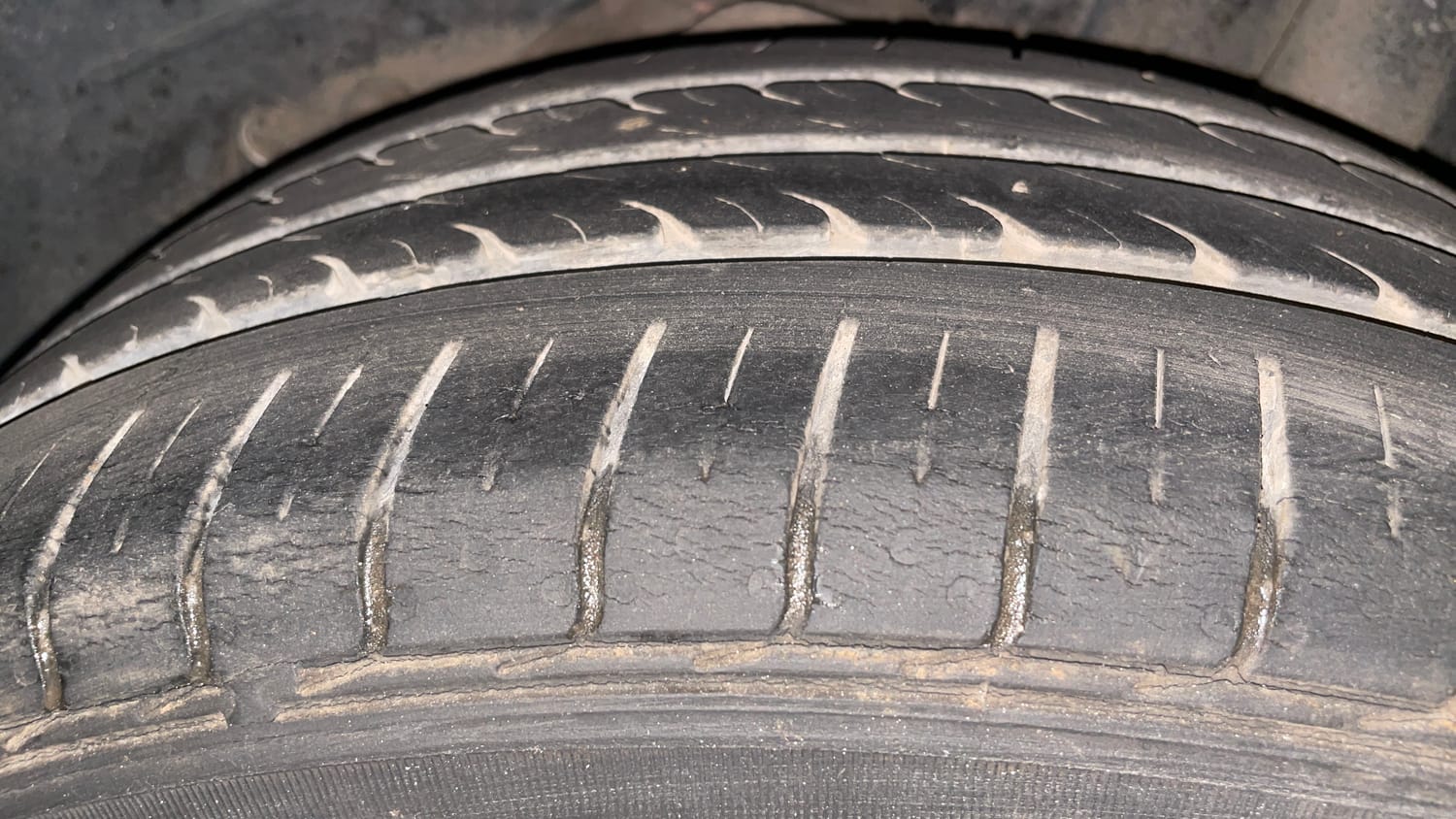 Used 2019 Ford Freestyle Titanium 1.2 Ti-VCT Petrol Manual tyres LEFT REAR TYRE TREAD VIEW