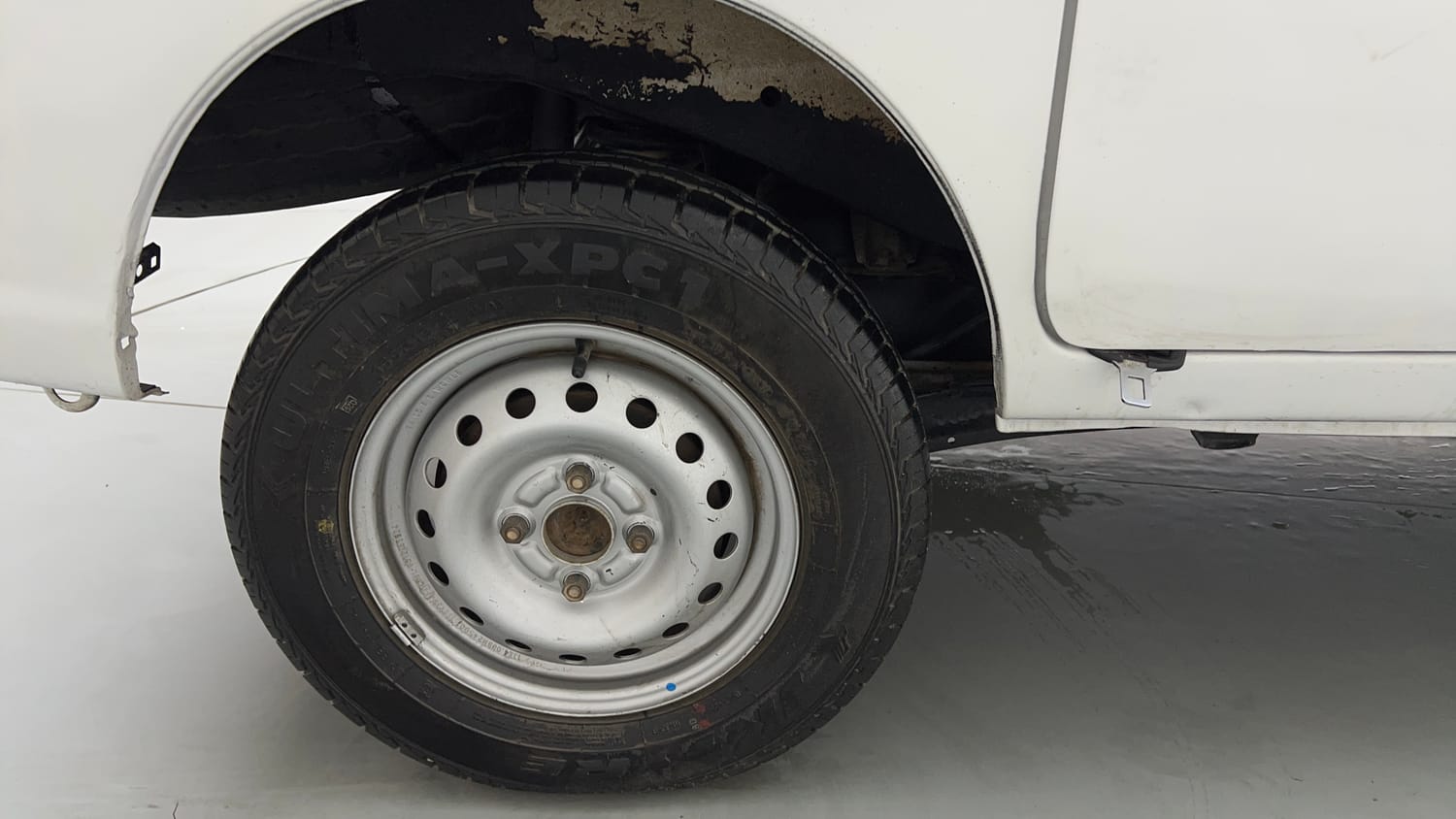 Used 2022 Maruti Suzuki Eeco 5 STR AC (O) Petrol Manual tyres RIGHT REAR TYRE RIM VIEW