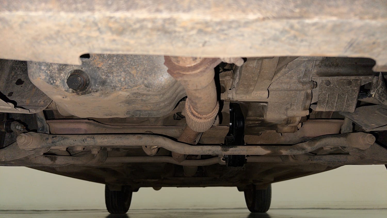 Used 2018 Tata Tiago Revotron XZA Petrol Automatic extra FRONT LEFT UNDERBODY VIEW