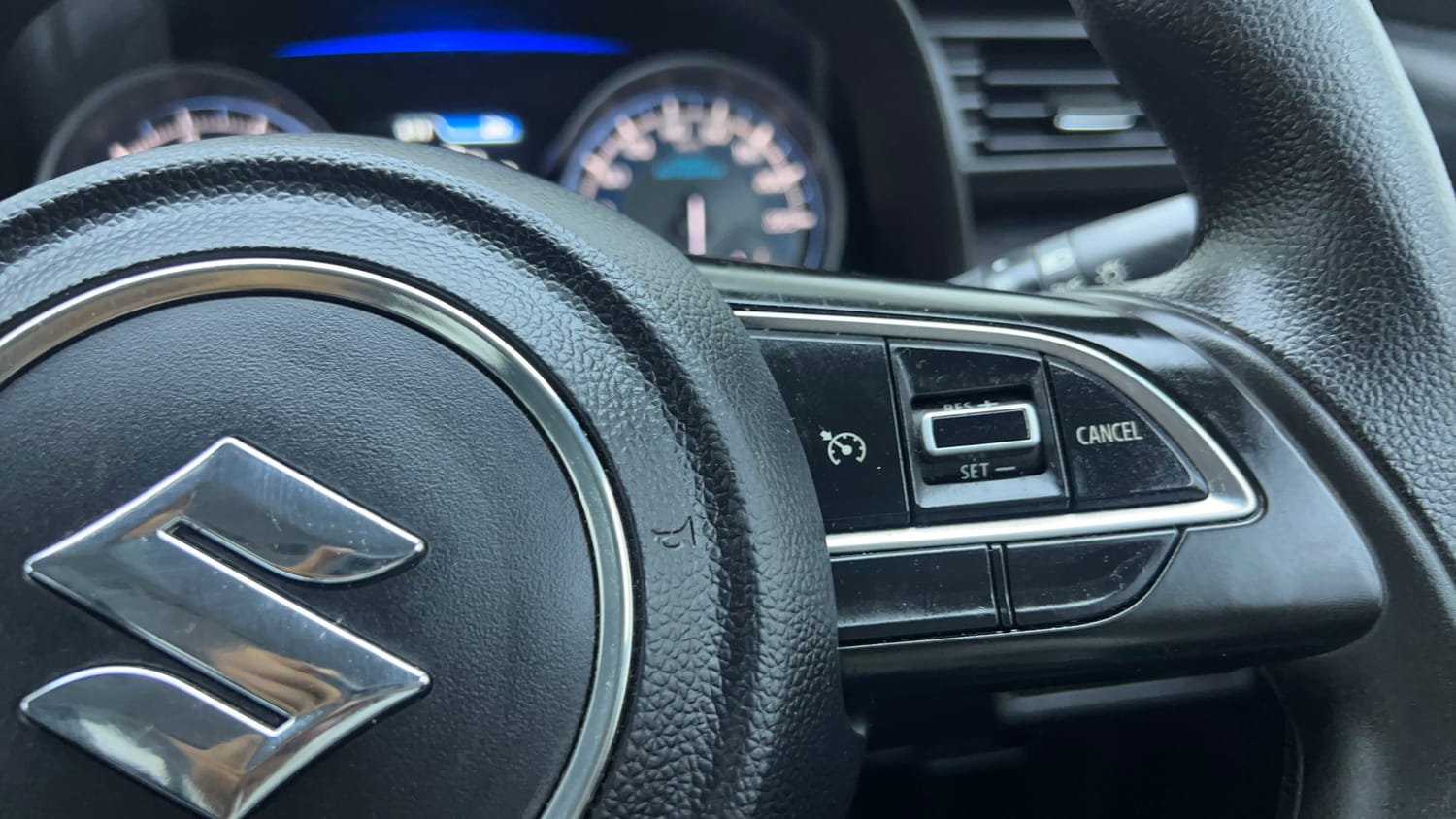 Used 2022 Maruti Suzuki XL6 Zeta AT Petrol Petrol Automatic top_features Cruise control