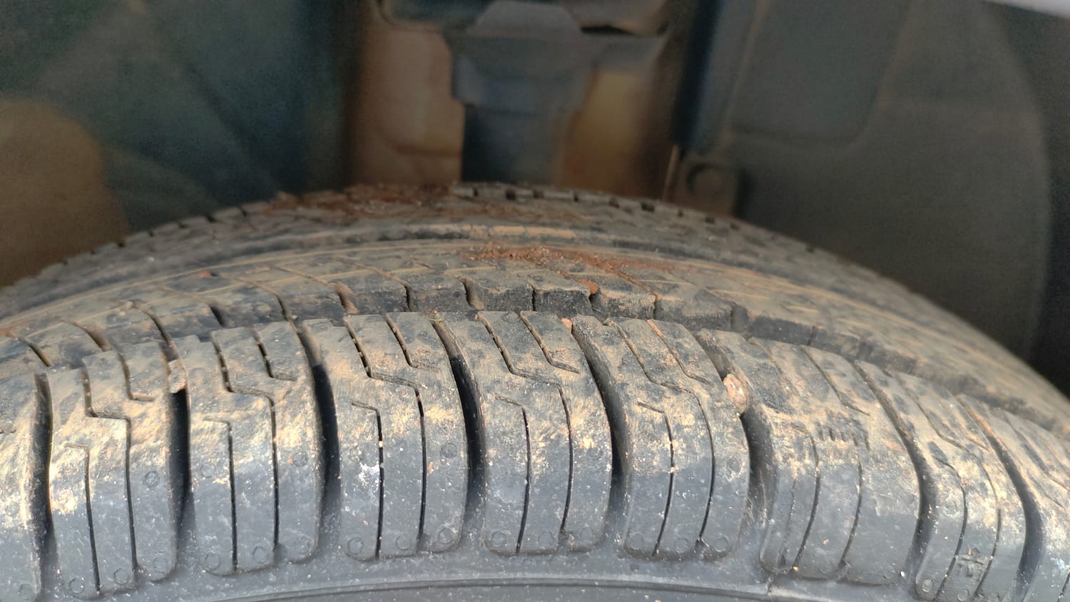 Used 2017 Renault Kwid 1.0 RXT AMT Opt Petrol Automatic tyres RIGHT FRONT TYRE TREAD VIEW