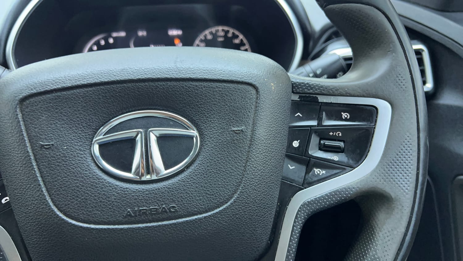 Used 2019 Tata Harrier XZ Diesel Manual top_features Cruise control