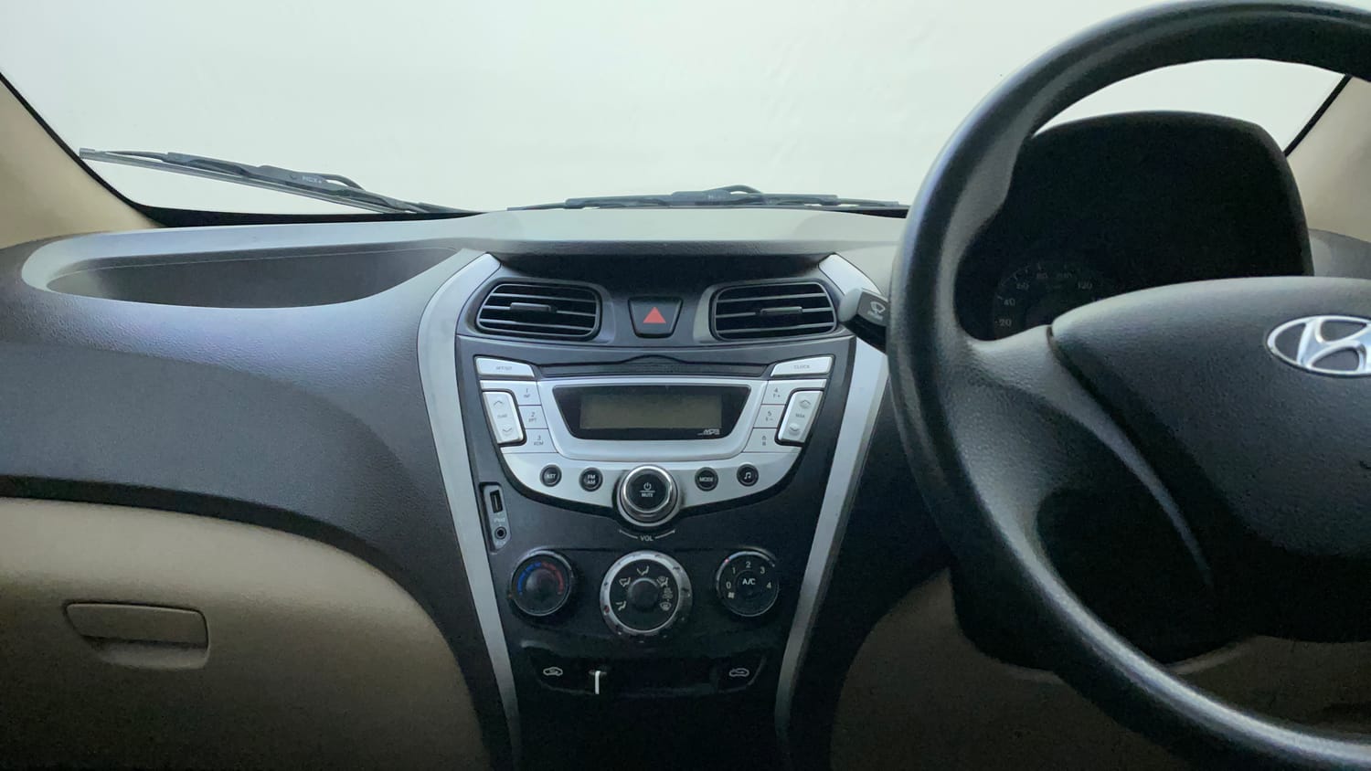 Used 2012 Hyundai Eon Era Petrol Manual interior MUSIC SYSTEM & AC CONTROL VIEW