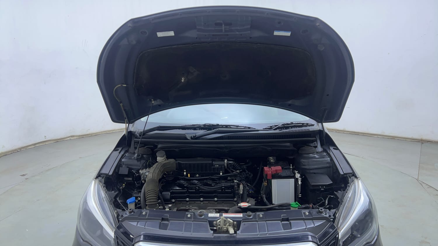 Used 2023 Maruti Suzuki Ciaz Zeta 1.5 Petrol Manual engine ENGINE & BONNET OPEN FRONT VIEW