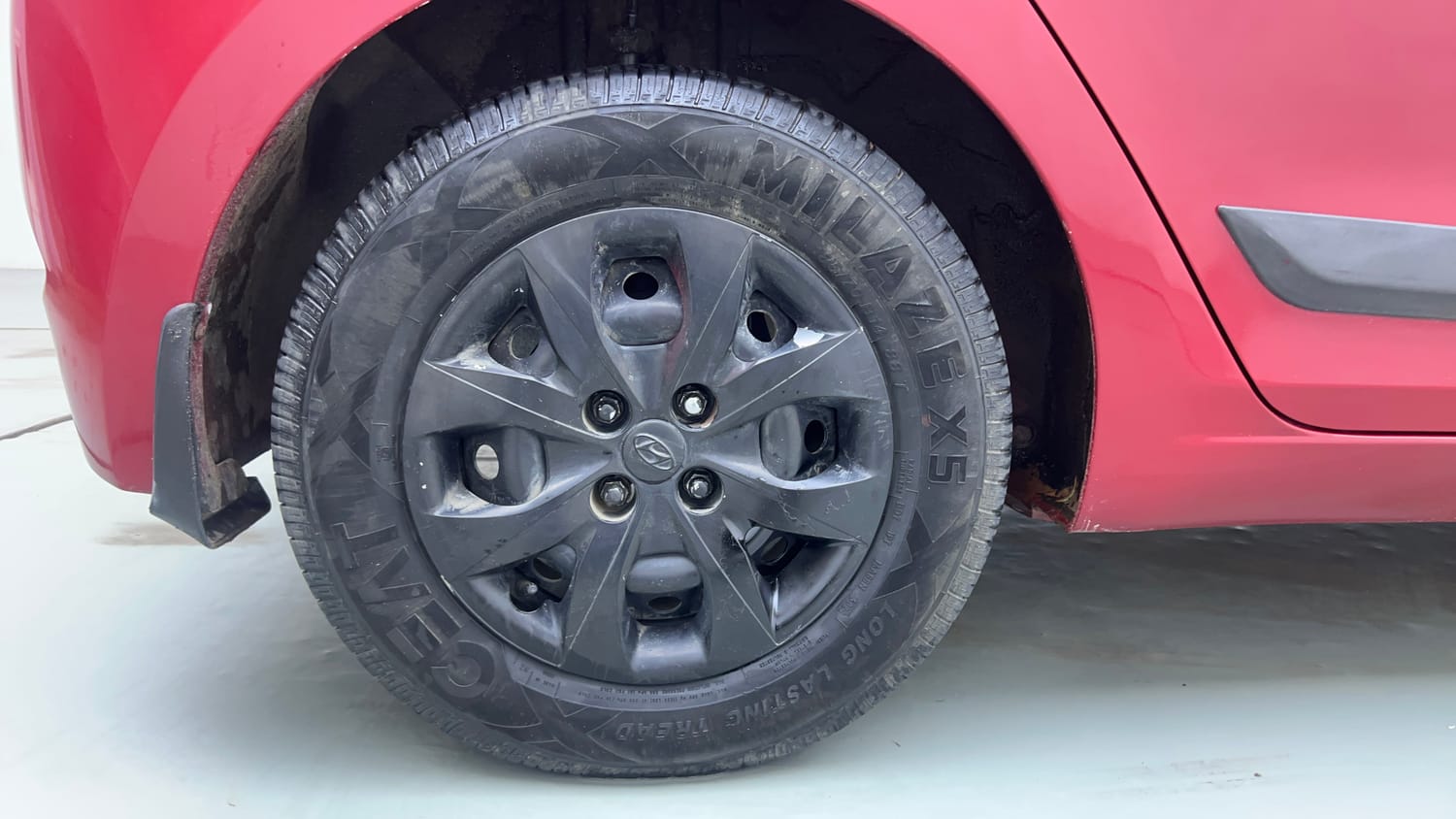 Used 2017 Hyundai Elite i20 Sportz 1.2 CNG (Outside fitted) Cng Manual tyres RIGHT REAR TYRE RIM VIEW