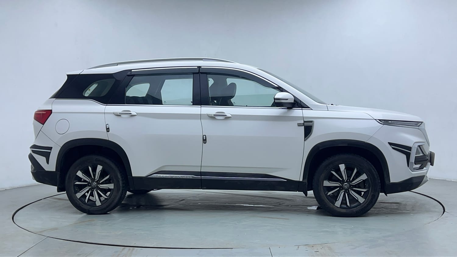 Used 2019 MG Motors Hector Sharp Hybrid 1.5 Petrol Hybrid Manual exterior RIGHT SIDE VIEW