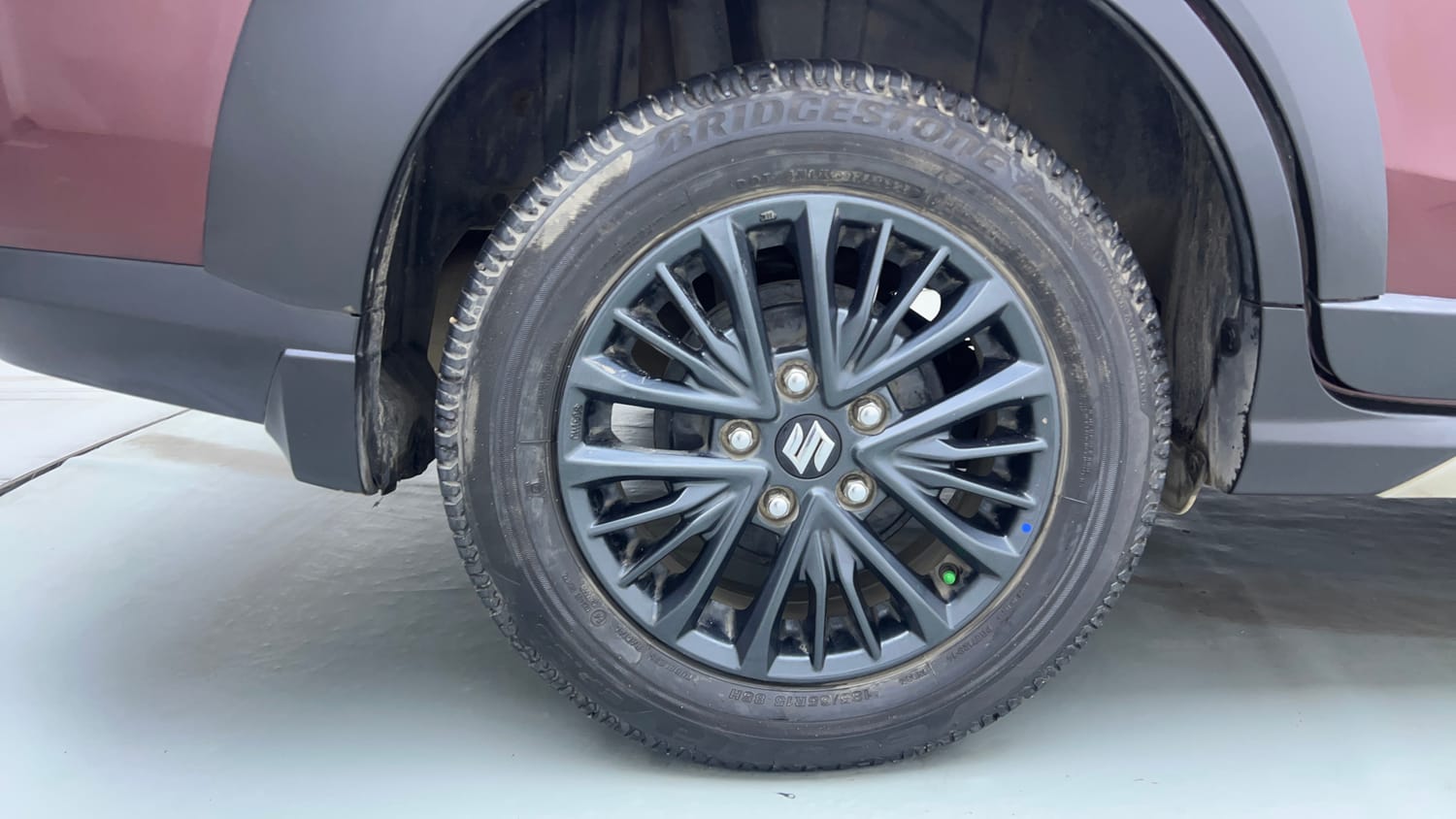 Used 2022 Maruti Suzuki XL6 Zeta AT Petrol Petrol Automatic tyres RIGHT REAR TYRE RIM VIEW