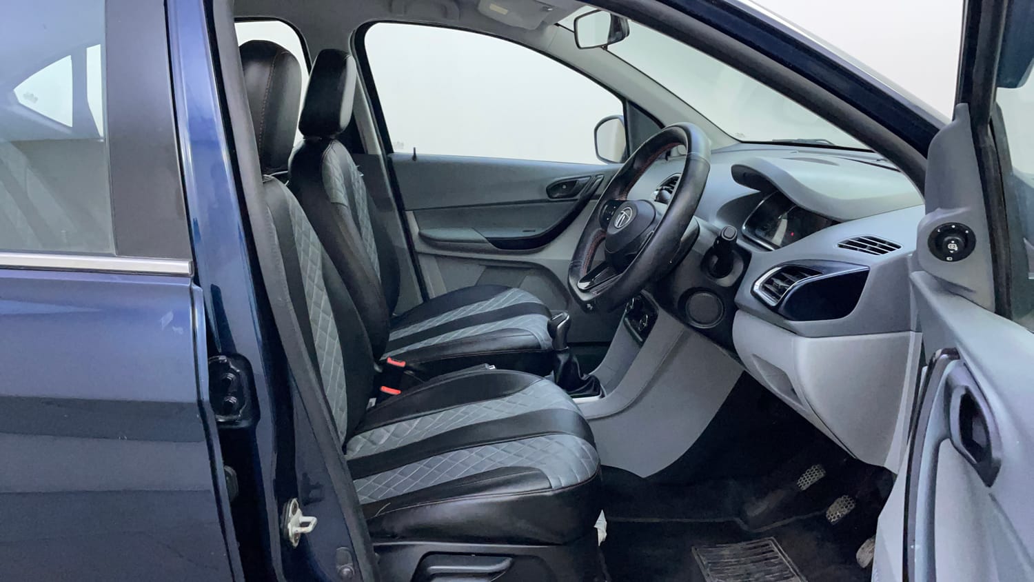 Used 2020 Tata Tigor XZ Plus Petrol Manual interior RIGHT SIDE FRONT DOOR CABIN VIEW