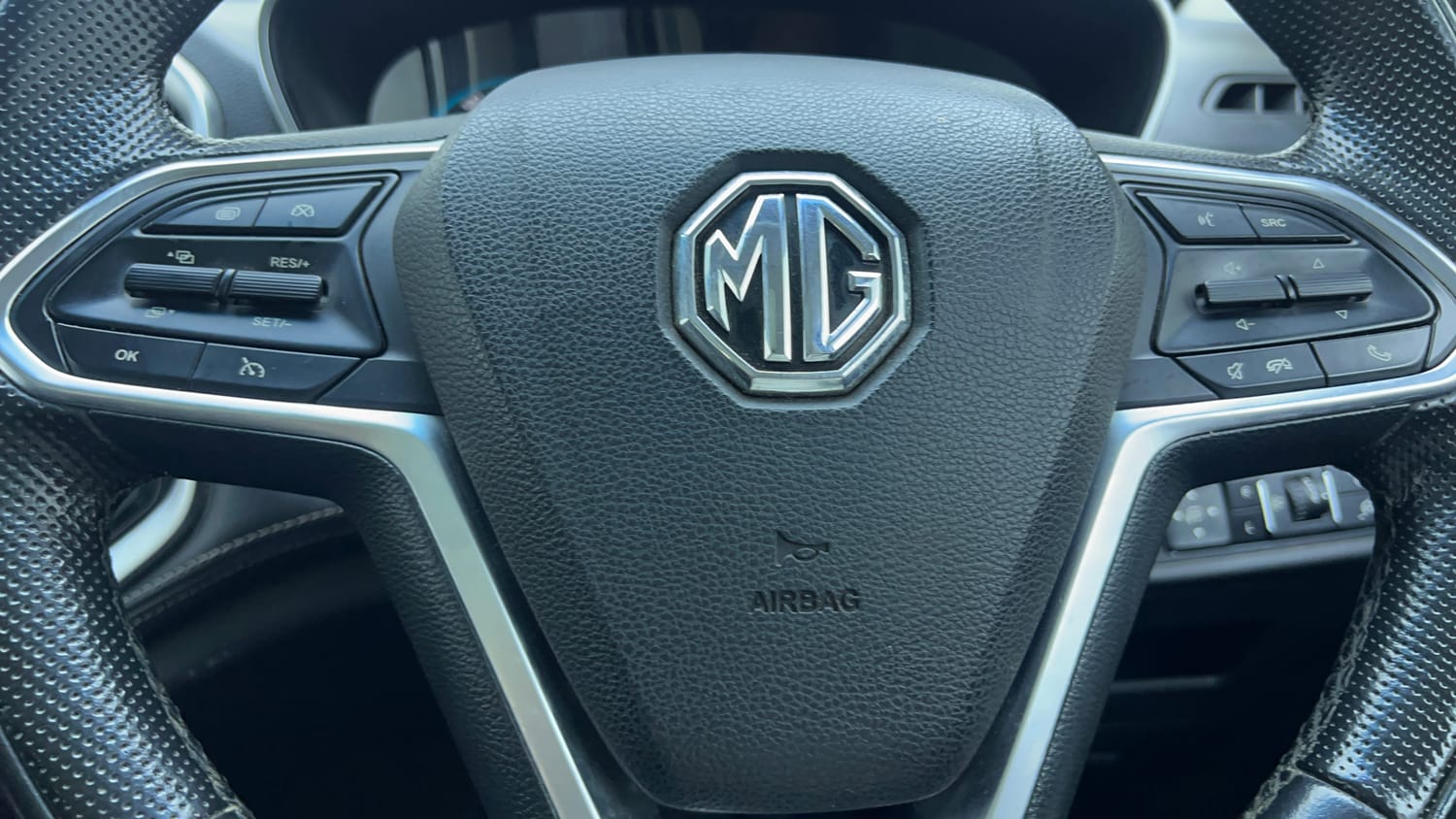 Used 2019 MG Motors Hector Sharp Hybrid 1.5 Petrol Hybrid Manual top_features Airbags