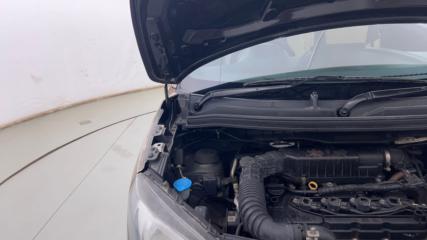 Used 2019 Maruti Suzuki Wagon R VXi 1.2 AMT Petrol Automatic engine ENGINE RIGHT SIDE HINGE & APRON VIEW