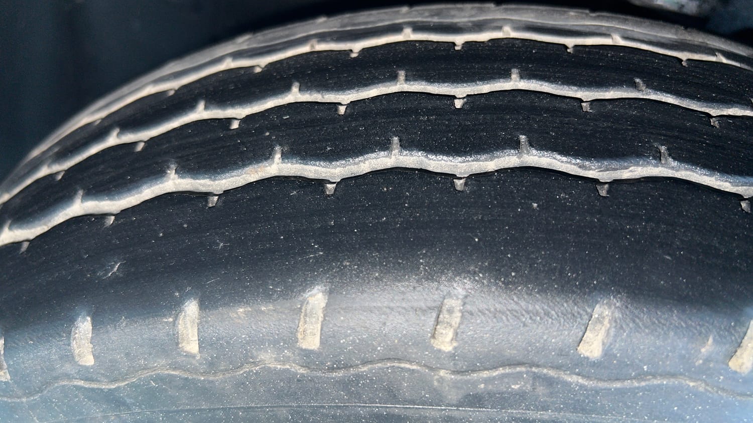 Used 2022 Maruti Suzuki Eeco 5 STR AC (O) Petrol Manual tyres RIGHT FRONT TYRE TREAD VIEW