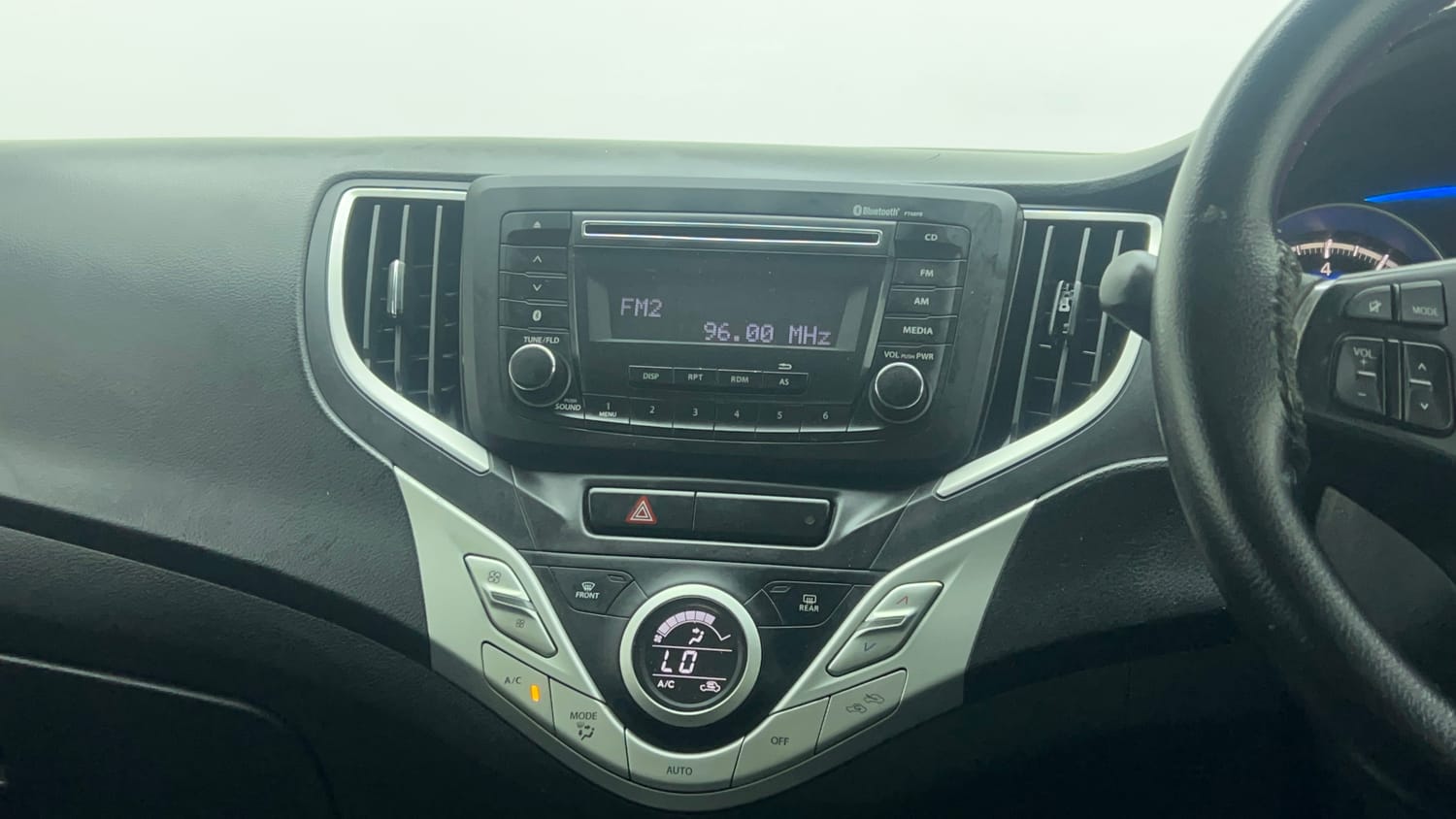 Used 2016 Maruti Suzuki Baleno Delta 1.2 Petrol Manual top_features Integrated (in-dash) music system