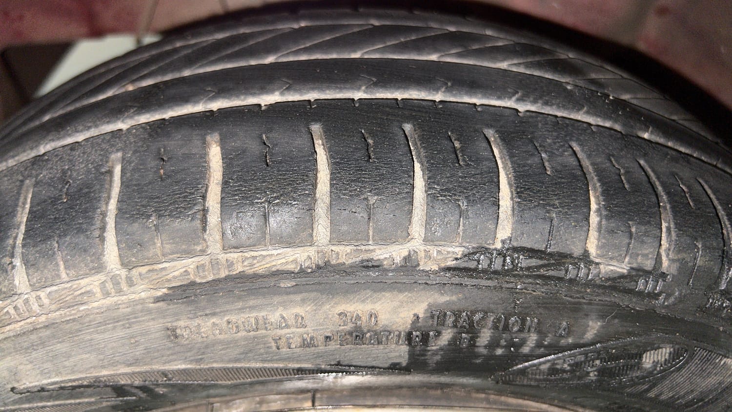 Used 2015 Hyundai Eon Magna + Petrol Manual tyres RIGHT REAR TYRE TREAD VIEW