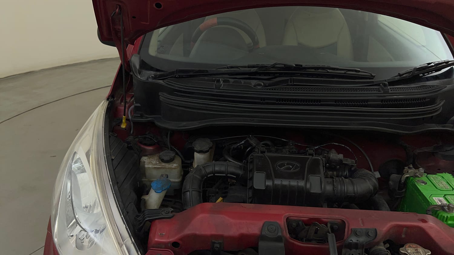 Used 2015 Hyundai Eon Magna + Petrol Manual engine ENGINE RIGHT SIDE HINGE & APRON VIEW