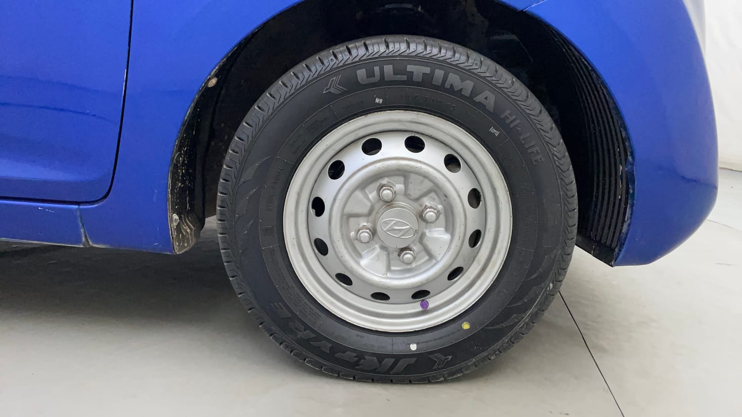 Used 2012 Hyundai Eon Era Petrol Manual tyres RIGHT FRONT TYRE RIM VIEW
