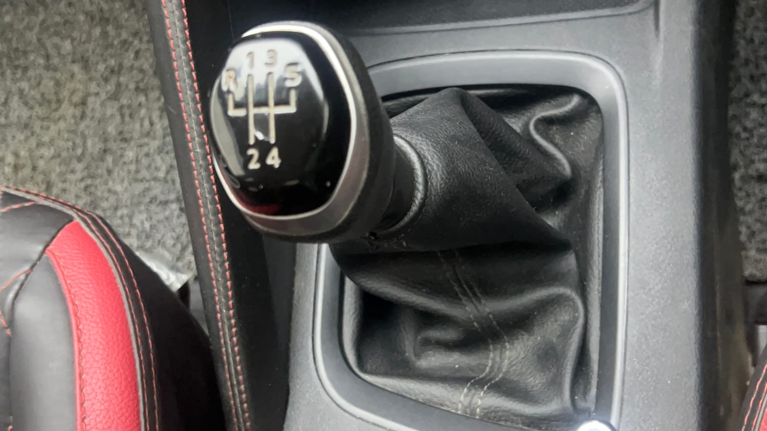 Used 2021 Nissan Magnite XE Petrol Manual interior GEAR  KNOB VIEW