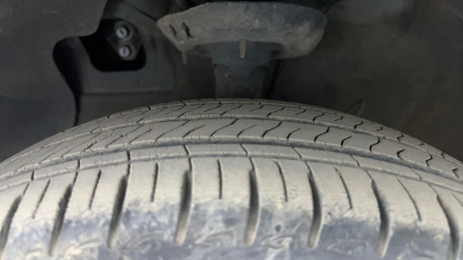 Used 2024 Hyundai Aura S 1.2 CNG Cng Manual tyres LEFT FRONT TYRE TREAD VIEW