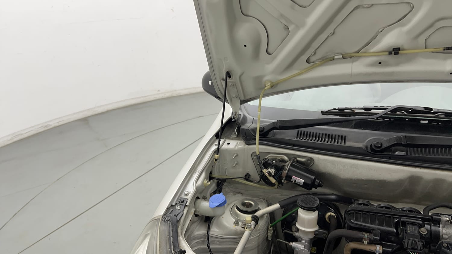 Used 2019 Maruti Suzuki Alto 800 LXi Petrol Manual engine ENGINE RIGHT SIDE HINGE & APRON VIEW
