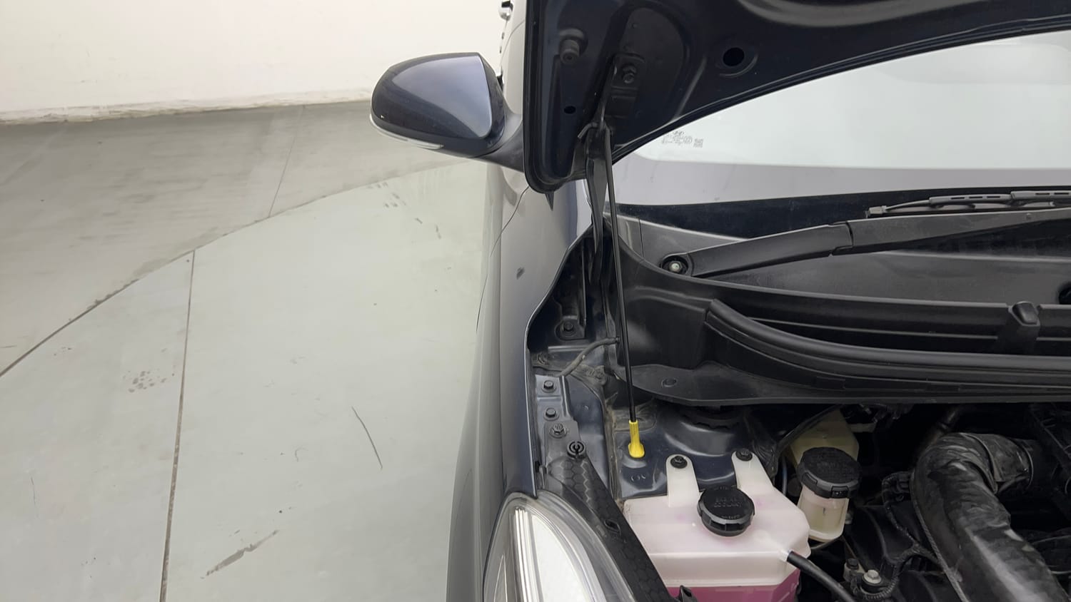 Used 2025 Hyundai Grand i10 Nios Sportz (O) 1.2 Kappa VTVT Petrol Manual engine ENGINE RIGHT SIDE HINGE & APRON VIEW