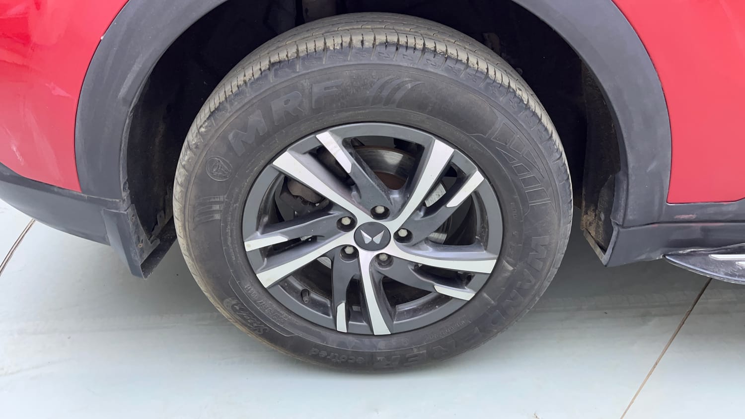 Used 2024 Mahindra XUV700 AX 5 Petrol AT 5 STR Petrol Automatic tyres RIGHT REAR TYRE RIM VIEW