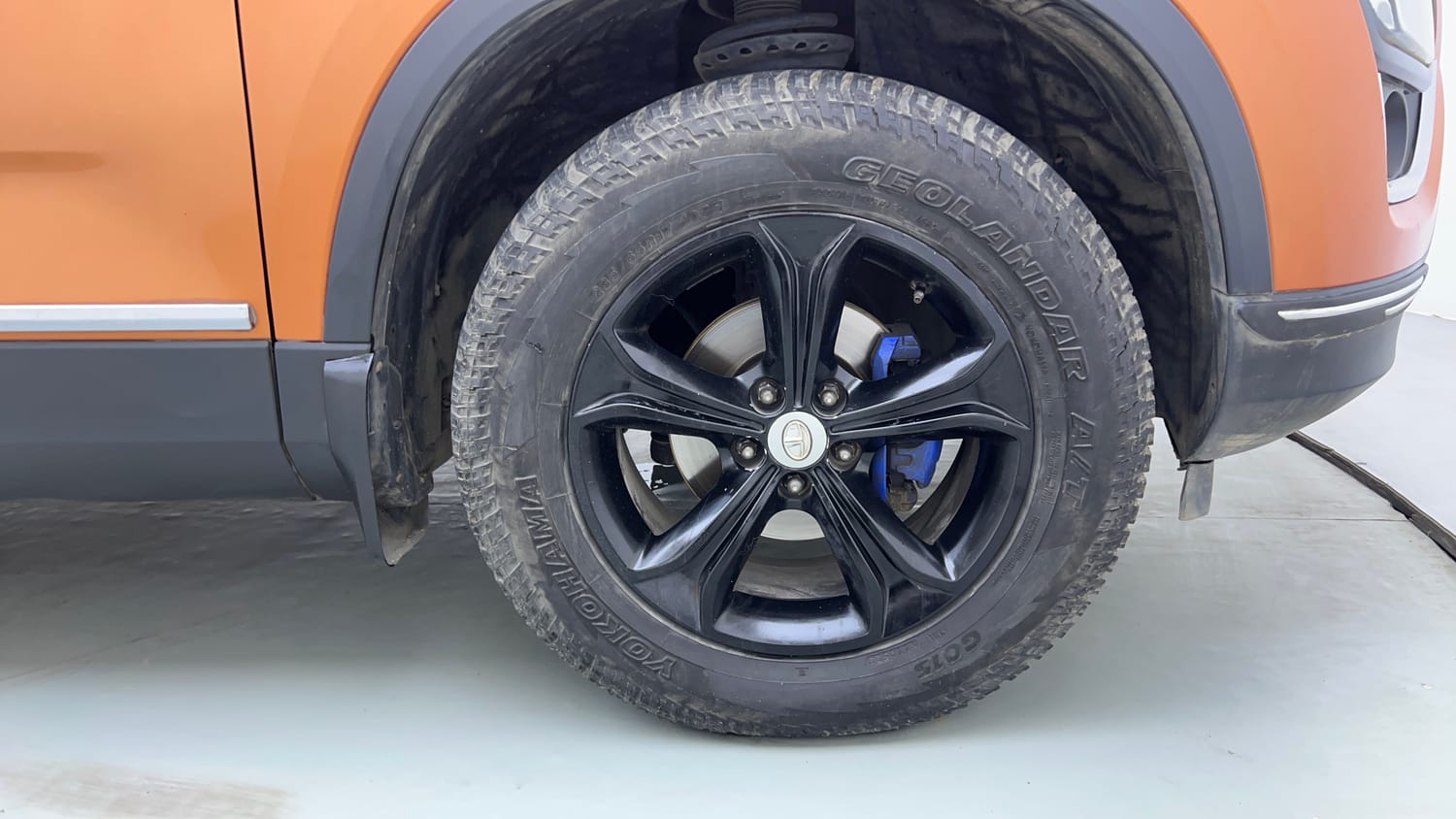 Used 2019 Tata Harrier XZ Diesel Manual tyres RIGHT FRONT TYRE RIM VIEW