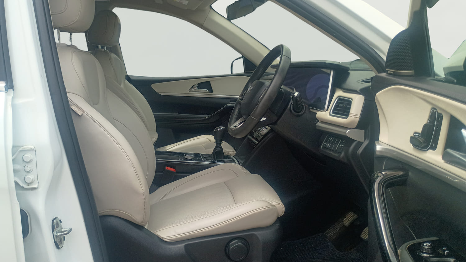 Used 2023 Mahindra XUV700 AX 7 Luxury Pack Diesel MT 7 STR Diesel Manual interior RIGHT SIDE FRONT DOOR CABIN VIEW