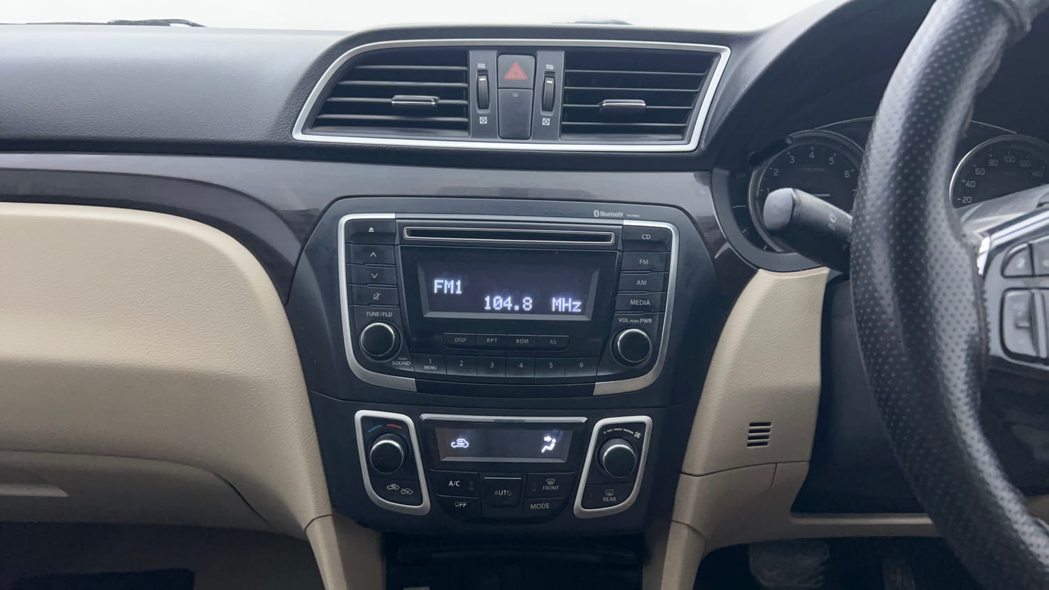 Used 2016 Maruti Suzuki Ciaz ZXi  AT Petrol Automatic interior MUSIC SYSTEM & AC CONTROL VIEW